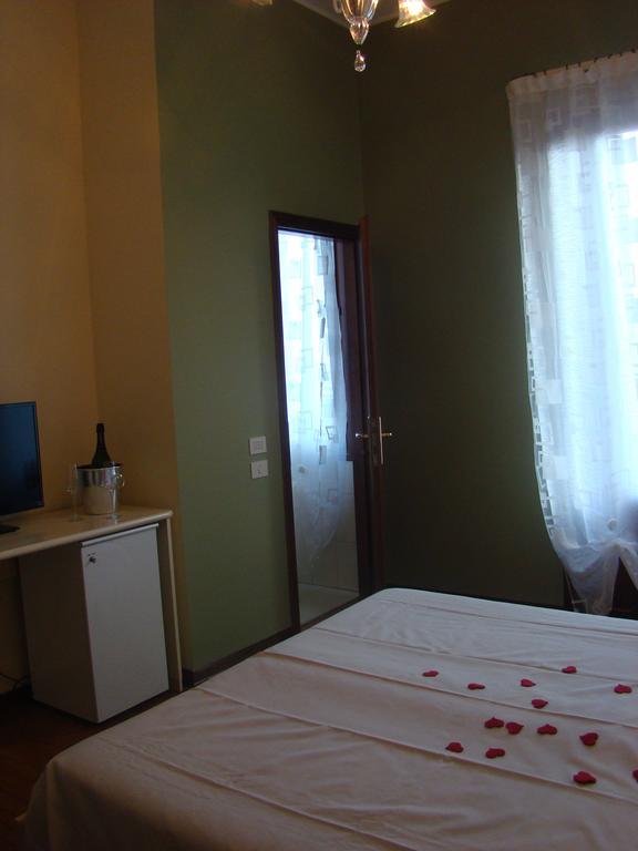 דולו Hotel Alla Villa Fini חדר תמונה