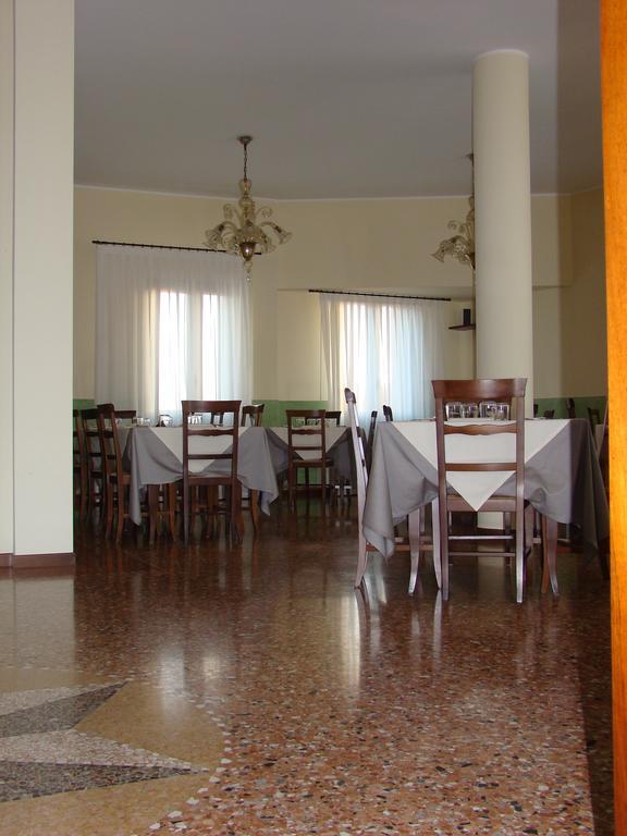 דולו Hotel Alla Villa Fini מראה חיצוני תמונה