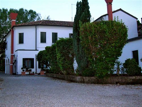 דולו Hotel Alla Villa Fini מראה חיצוני תמונה