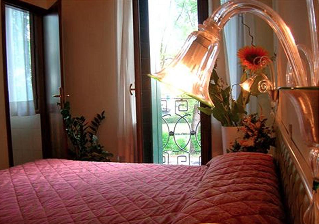 דולו Hotel Alla Villa Fini מראה חיצוני תמונה