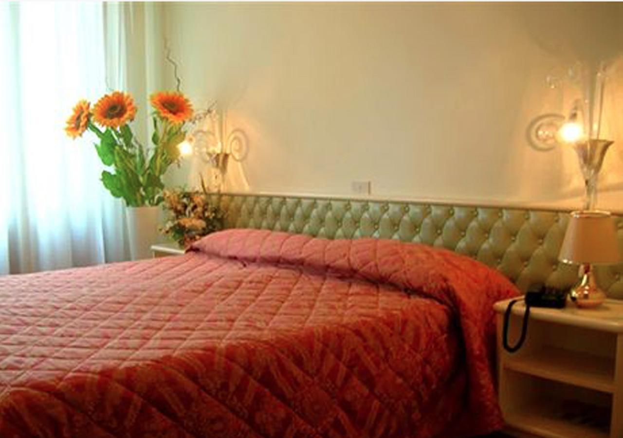 דולו Hotel Alla Villa Fini מראה חיצוני תמונה